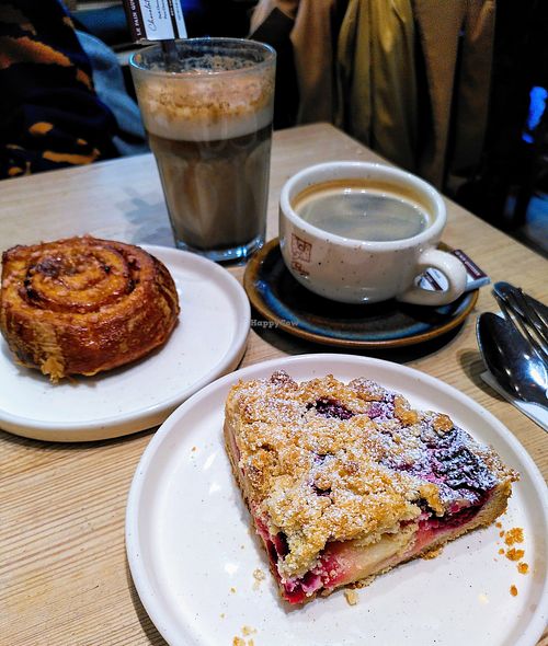 Crumble + Cinnamon Roll + Chai Latte (all vegan) at Le Pain Quotidien - Charonne in Paris