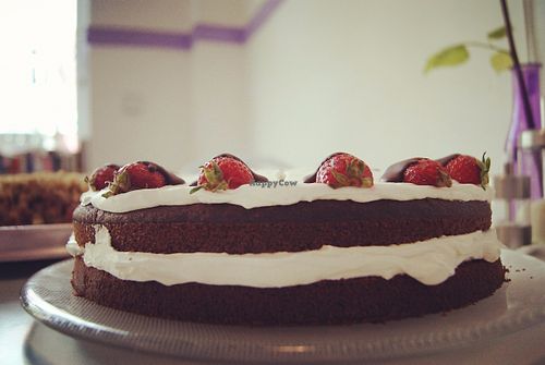 Schokoladen Vanille Erdbeer Torte  at Velicious in Berlin