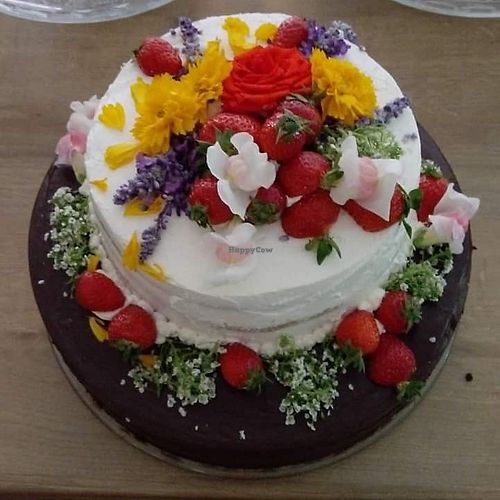 Wedding cakes with fresh fruits and flowers  at Velicious in Berlin