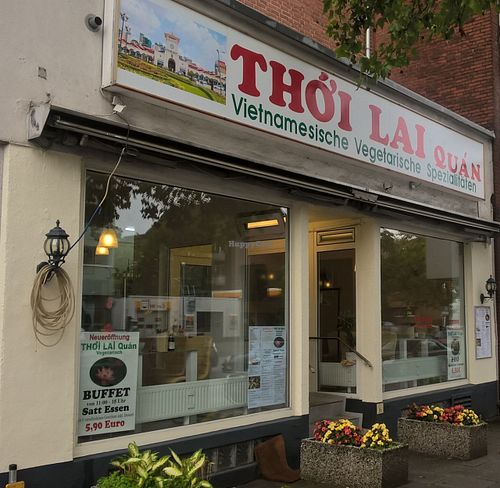 view from the outside at Thoi Lai Quan in Hamburg