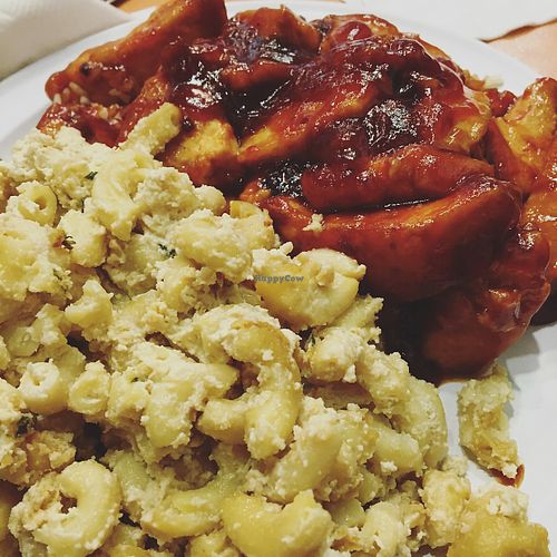 Mac and cheese and BBQ tofu at NuVegan in College Park