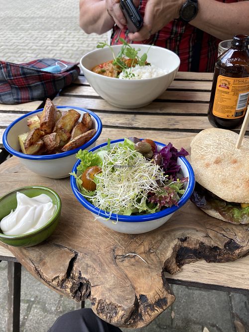 Heerlijke burger en curry at Bindicafe in Amersfoort