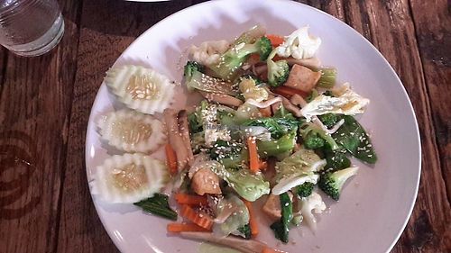 stir-fried vegetables with tofu at La Carotte Qui Rit in Koh Tao