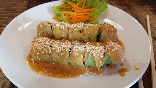 Fresh spring rolls at La Carotte Qui Rit in Koh Tao