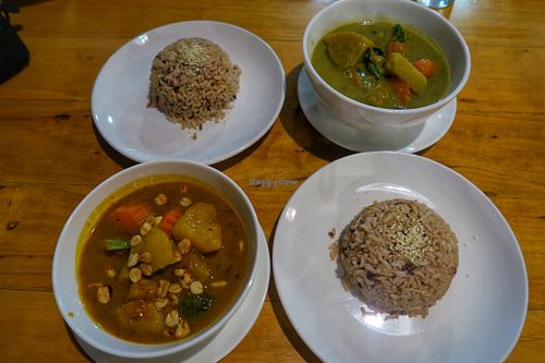 Green and Massaman Curry at La Carotte Qui Rit in Koh Tao