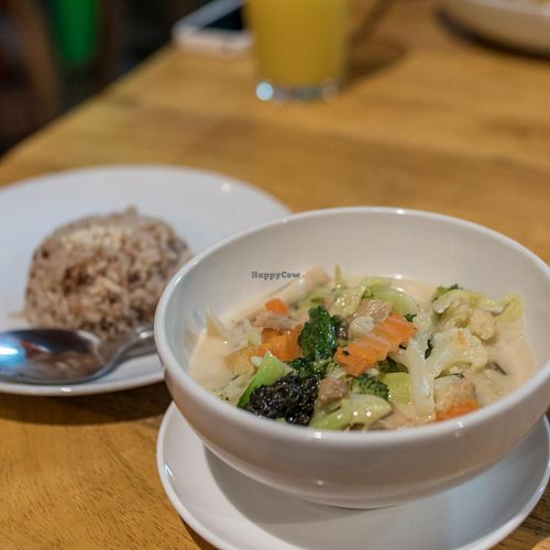 Vegan 'Seafood' Curry at La Carotte Qui Rit in Koh Tao