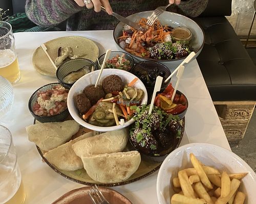 Mezze + cauliflower bowl + fries 😁  at Zelter in Bytom