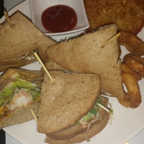 耶疏 sandwich, hash brown and squid rings at Yé Shū 耶蔬 in Kaohsiung