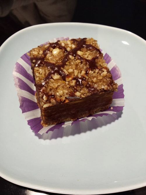 Apple crumble at Gracias Madre Raw Food in Hamburg