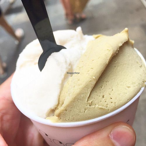 Coconut and pistachio at Heladeria Gocce di Latte in Barcelona