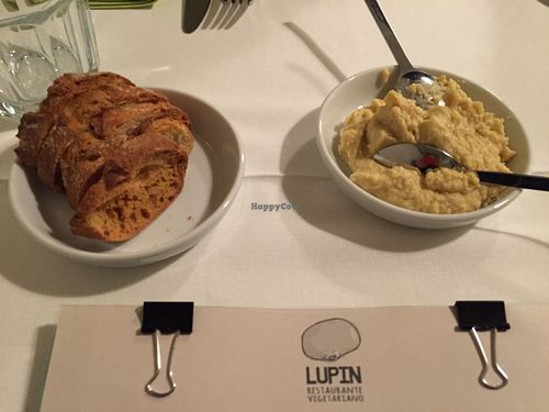 Hummus at Lupin Restaurante Vegetariano in Porto
