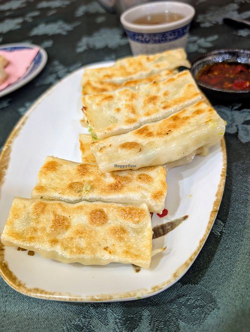 Cabbage dumpling pan-fried at Jīng Yuán SùShí Guǎn 京園素食館 in Taipei
