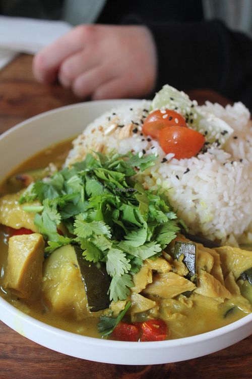 Thai Curry. (We were not sure, what was inside. Tasted a bit like soy meat but with not spices, but there is also the possibility that it were pieces of artichoke.)
Huge portions. at Greenway in Antwerpen