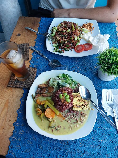 Tempeh curry and nasi goreng at Wulan Vegetarian Warung in Ubud
