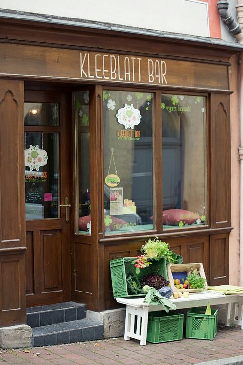 Die Kleeblatt Bar von Außen at Kleeblatt Bar in Landsberg Am Lech