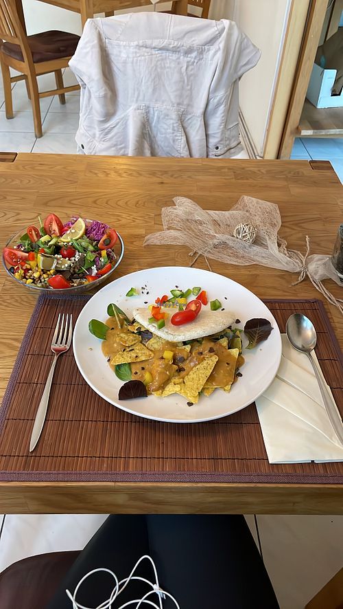 Salat und pulled jackfruit mit maistacos  at triVida in Klagenfurt