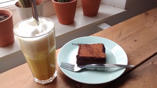 Brownie + Chai Latte (Gold version)
All Vegan. at The Living in Delft