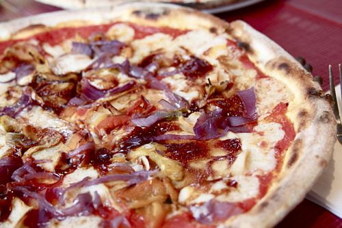 Vegan BBQ chicken pizza at Morelli Zorelli in Brighton