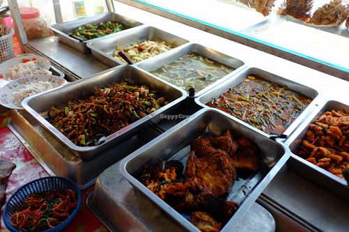 Food buffet with quite some choice at Veg Restaurant - Maenam Khwae in Kanchanaburi