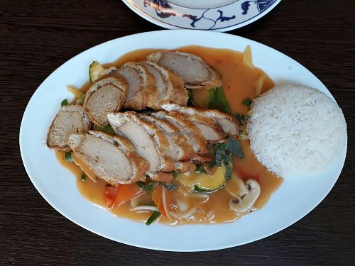 v2 mit veganen Huhn  at Chay Viet in Dresden