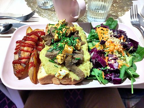 Avocado toast at Les Demoiselles de Montpellier in Montpellier