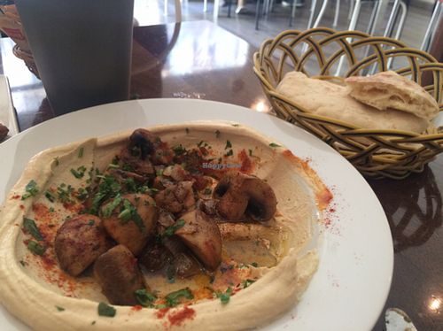 hummus champiñón  at Hummus in Barcelona