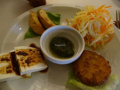 Selection of vegan starters at Pema Thang in Paris