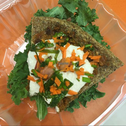 raw pizza  at LOVJuice in Boca Raton