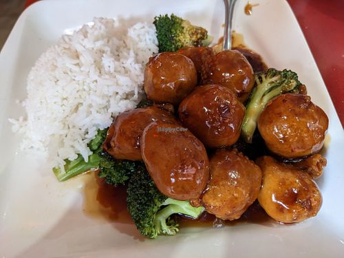 General Tso's Chicken lunch special at Bodhi Kosher Vegetarian Restaurant in New York City