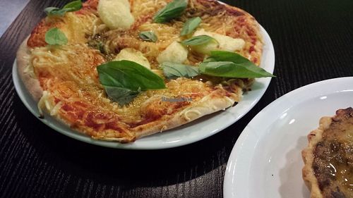 Vegan Pizza at Veg'Art in Paris