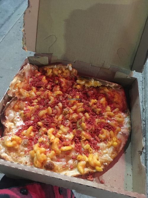 mac & cheese pizza at VegeNation in Las Vegas