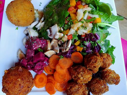 fried mushrooms for vegan, fried cheese ball for vegetarian and fried cheese with bacon for meat eater at Kick Tap'Ass in Brussels