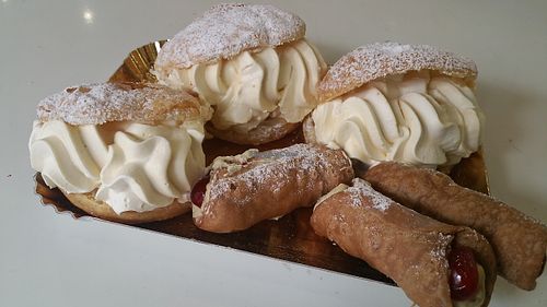 Cannoli siciliani e maritozzi  at Fratelli Piermattei in Rome