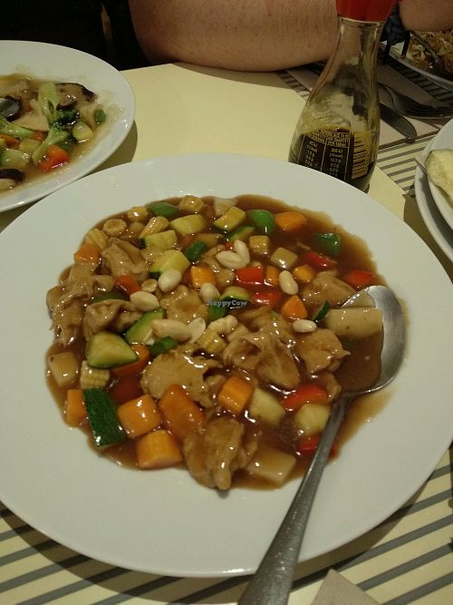 Sweet n Sour Gluten Pieces with Peanuts at Vegesana & One Ramen in Barcelona