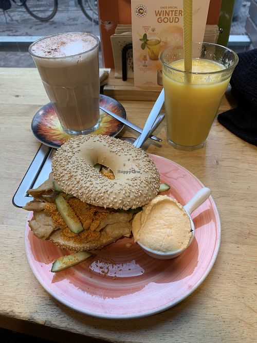 Vegan Thai Chilli Chicken on sesame bagel, oat milk chai latte and mango juice   at Bagels & Beans - Spui in The Hague