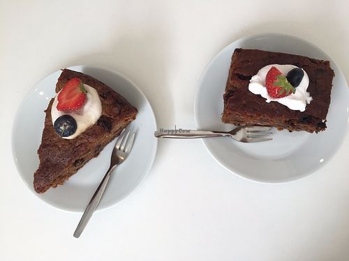Delicious vegan carrotcake at FOAM in The Hague