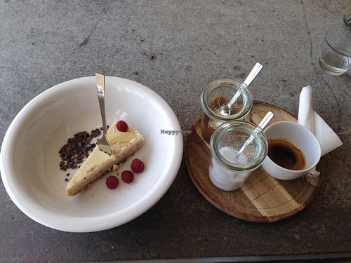 dessert and coffee at The Bowl - Warschauer Str in Berlin