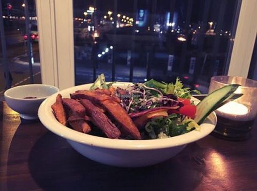 California Bowl at The Bowl - Warschauer Str in Berlin