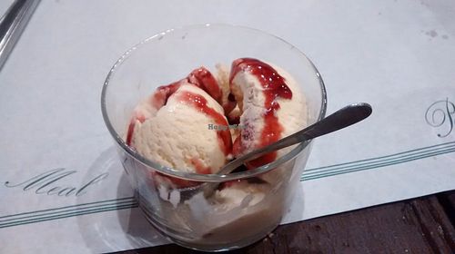 Ice cream at Cultura de club in Girona