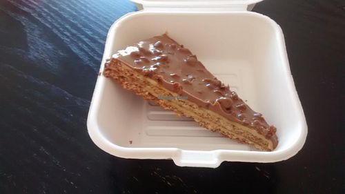 Cake with chocolate and toffee bits at Cuisine Veggie in Toulouse