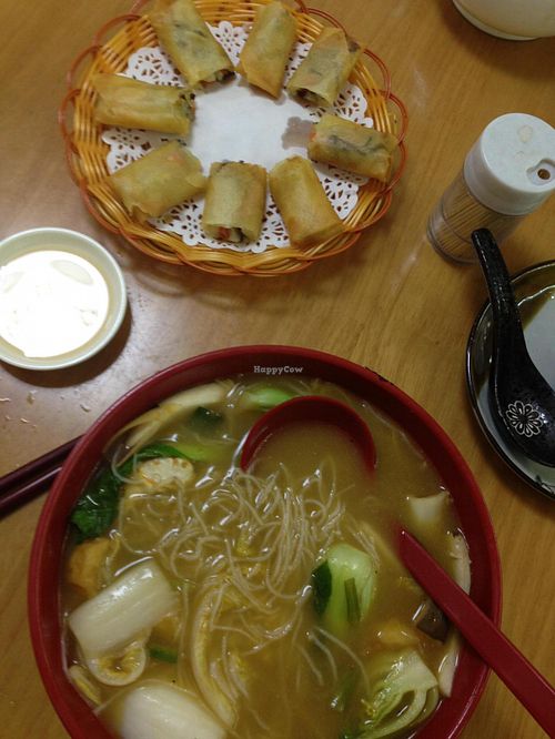 Tom yum soup and spring rolls at Thai Vegan 安泰來泰式素食 in Macau