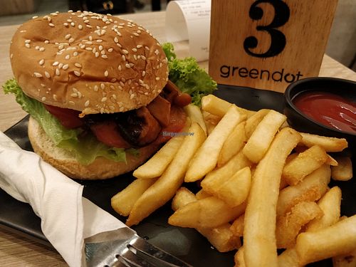 Mixed mushroom burger at Greendot 绿一点 - Westgate in West Singapore
