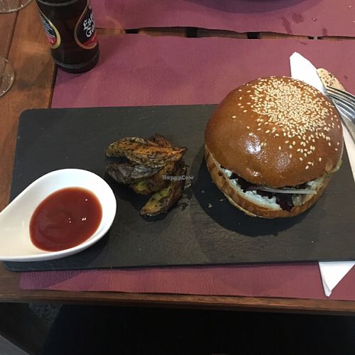 veggie burger at Botanique in Madrid
