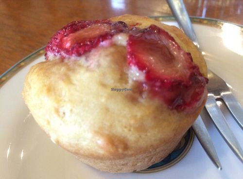 vegan strawberry muffin at Sora Iro Maga Tama in Nagoya