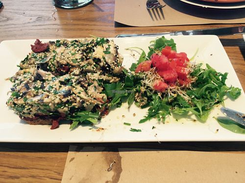 une tarte aux champignons 'Raw' at Yi in Athens