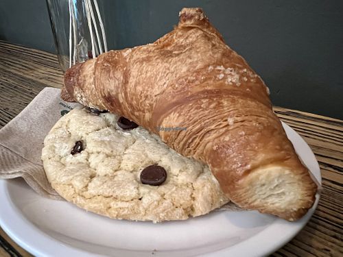 apricot croissant & cookie at Cafe Neundrei in Berlin