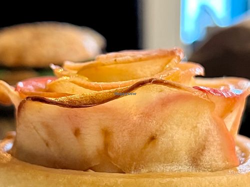 rose made of apple slices at Cafe Neundrei in Berlin