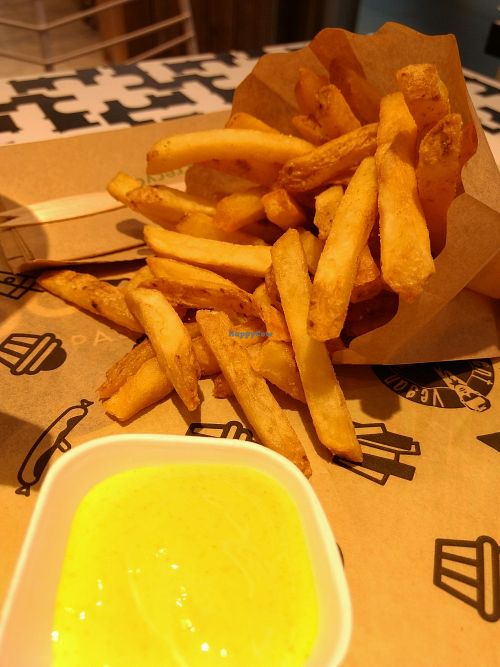 fries and garlic mayo at VINCENT - Europa Passage in Hamburg