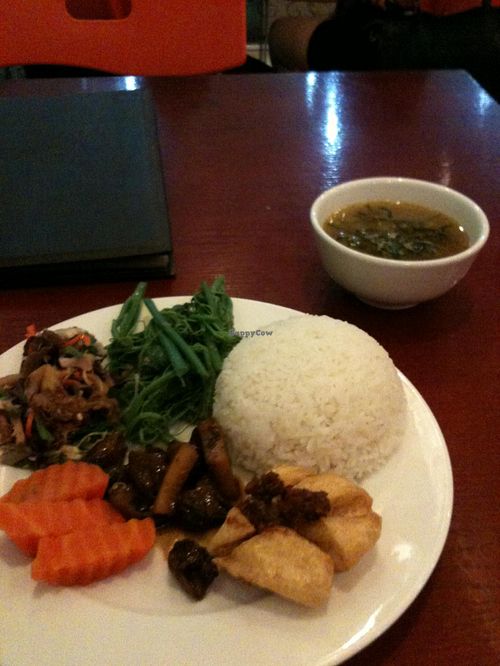 Com suat 30.000 VND another day at Hoa Sen - Doi Can - Maybe closed in Hanoi