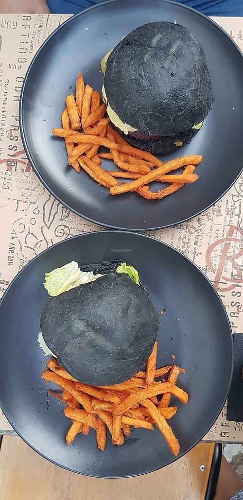 Vegan burger at Crop in Crete